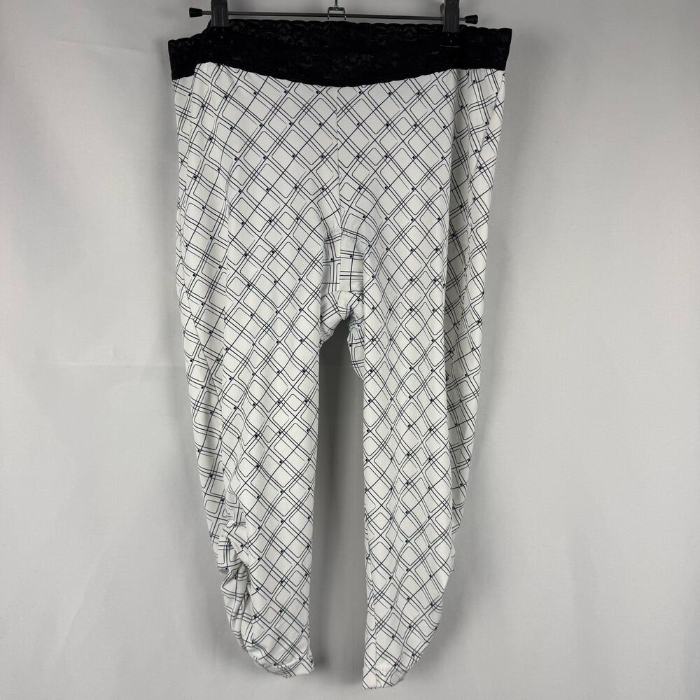 Novara Women's Cyclist Monochrome Geo Print Padded Capri Leggings NWT Size L